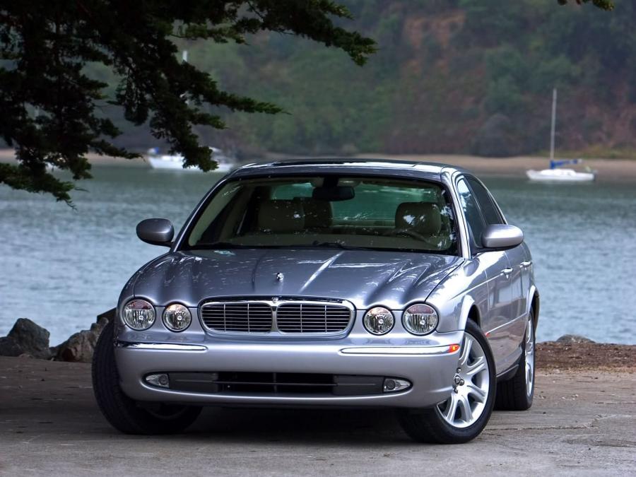  Jaguar XJ8 L 2005 года  (фото 40 из 63)